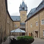 Schloss 3*