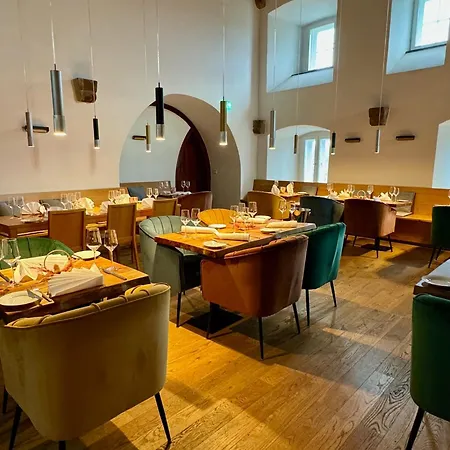 Schloss Hotel 3*