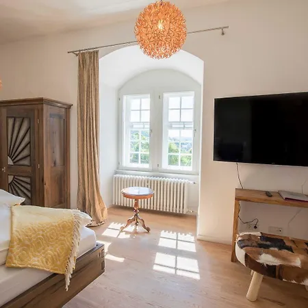 Schloss 3*