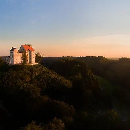 Schloss 3*